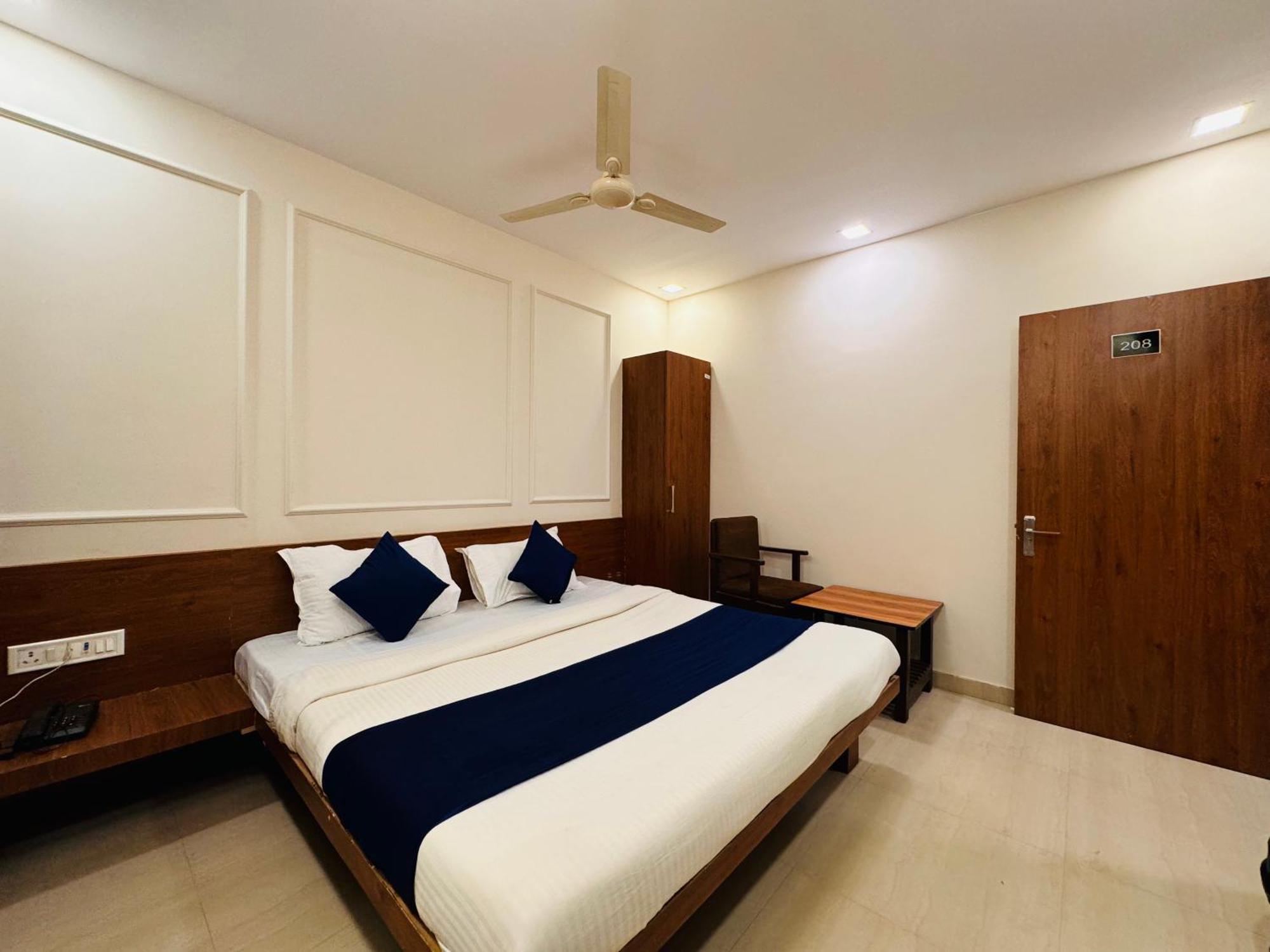 Hotel Suryodaya Ujjain Oda fotoğraf